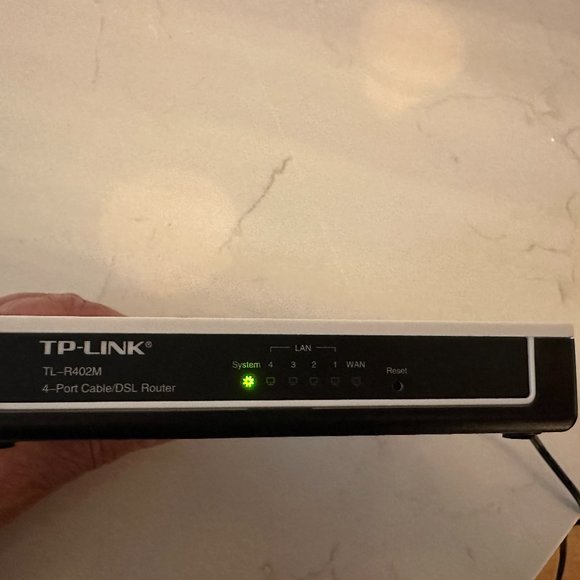 TP-Link 4-Port Cable/DSL Router - Picture 6 of 7